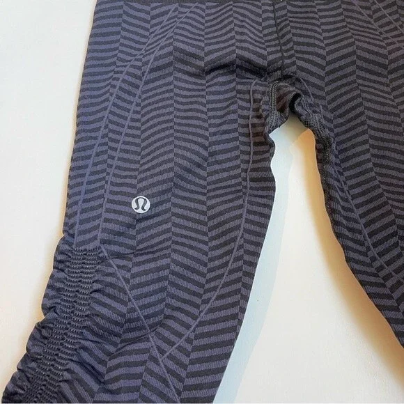 Lululemon In The Flow Crop II Heathered Naval Blue
Seamless Size 4 - Picture 8 of 13